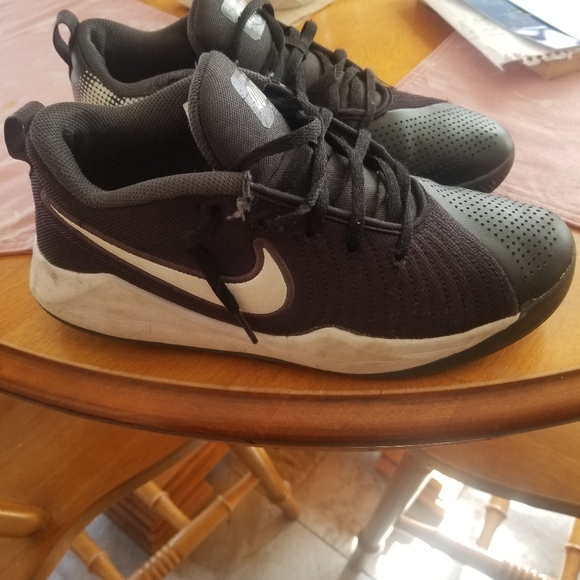 Nike boys running shoes - Picture 2 of 4